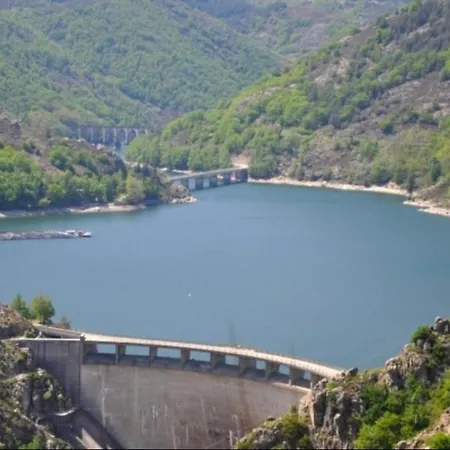 Sur Les Rochers Du Lac - Location Cevennes Costa Lägenhet Villefort (Lozere)