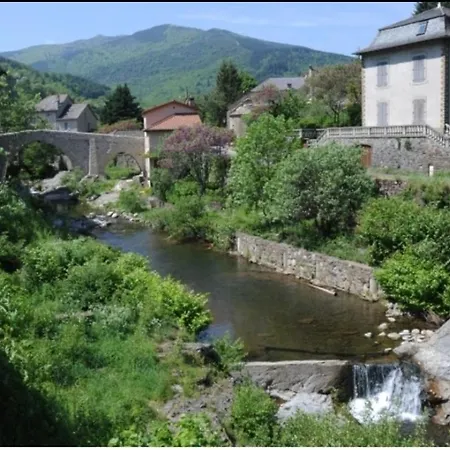 Sur Les Rochers Du Lac - Location Cevennes Costa Lägenhet Villefort (Lozere)
